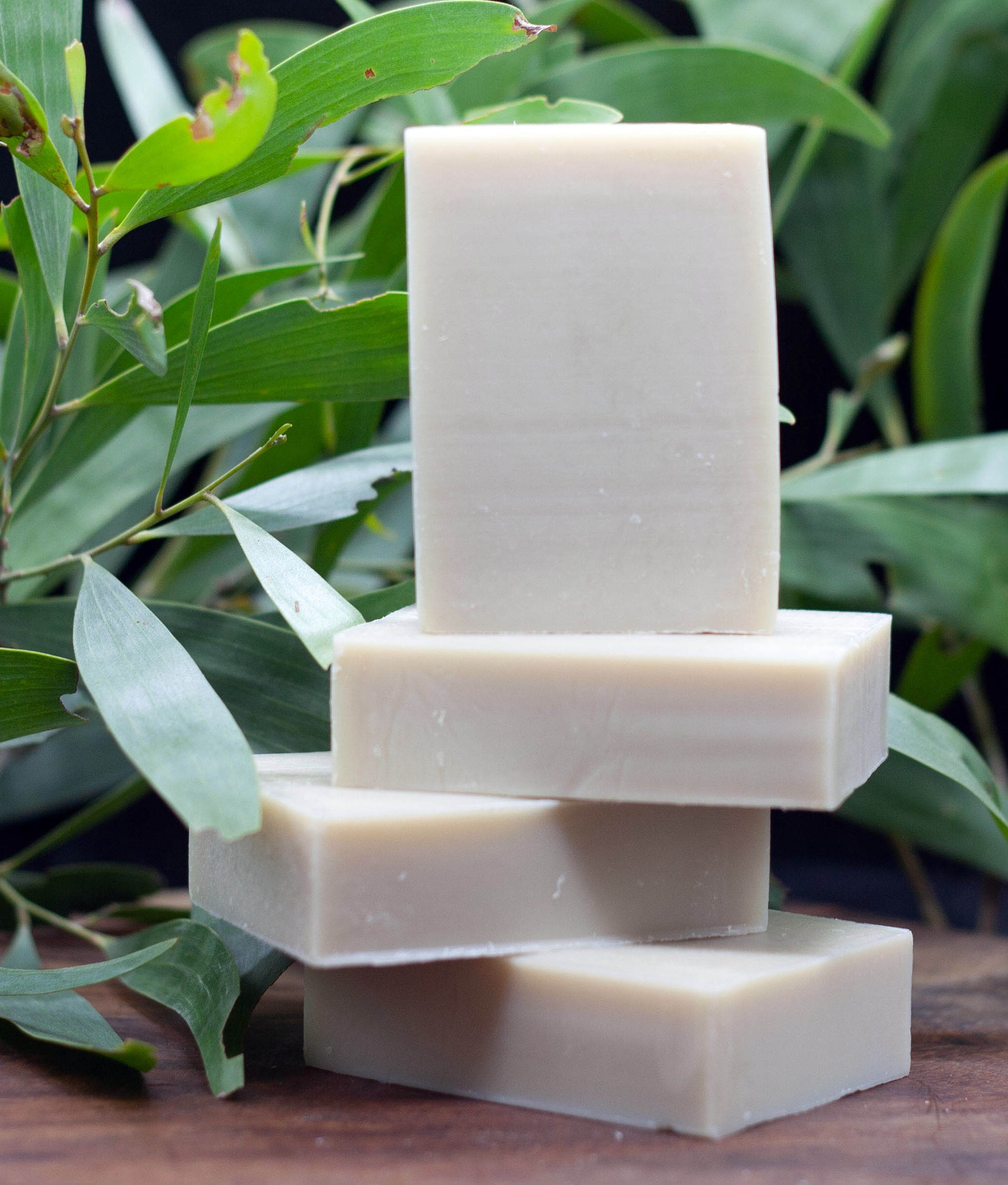 All rounder soap, beige coloured bar to shave, shower and shampoo with a mint and lemon eucalyptus scent. Minimum weight 107gm