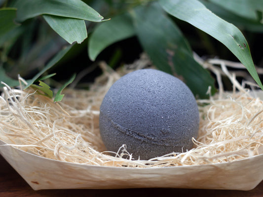 Australian handcrafted bath bomb with Hempseed oil and Mango butter. A warm dark lavender scent with activated charcoal and mica making it a black bath bomb. Minimum weight is 145gm and 6 1/2 cm in diameter.